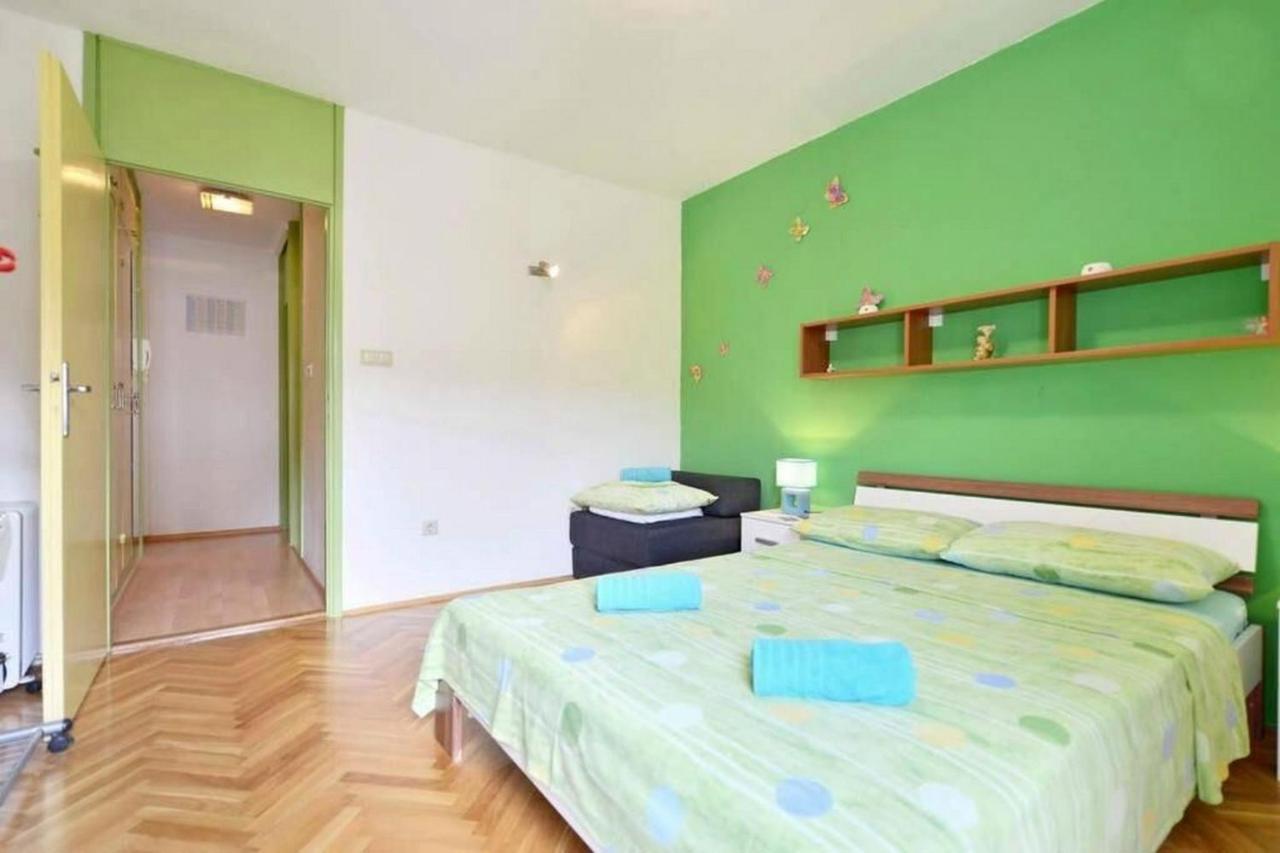 Apartment Vicko Omiš Kültér fotó